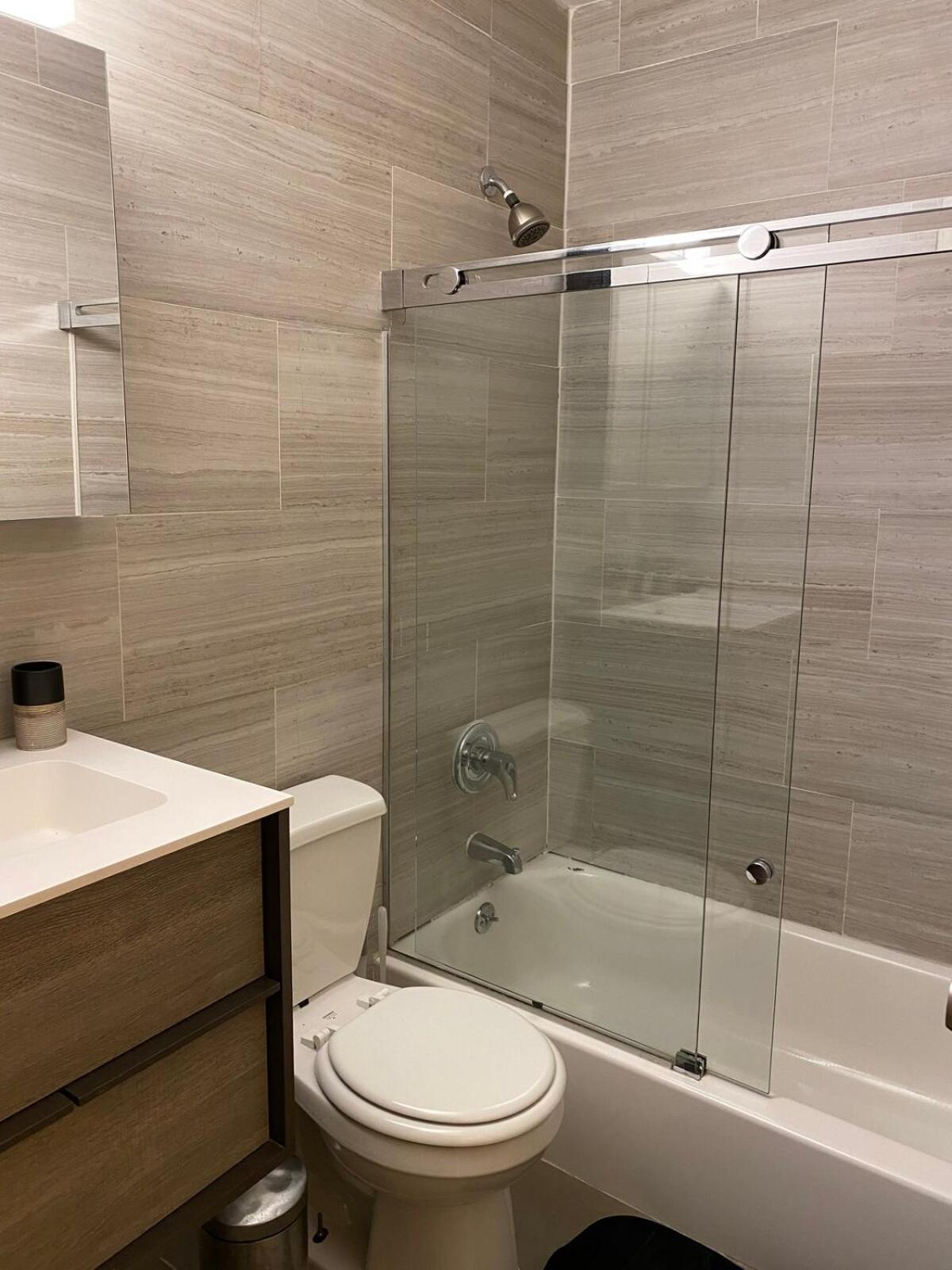 26-4b Newly Furnished 1br W D Courtyard Appartement New York