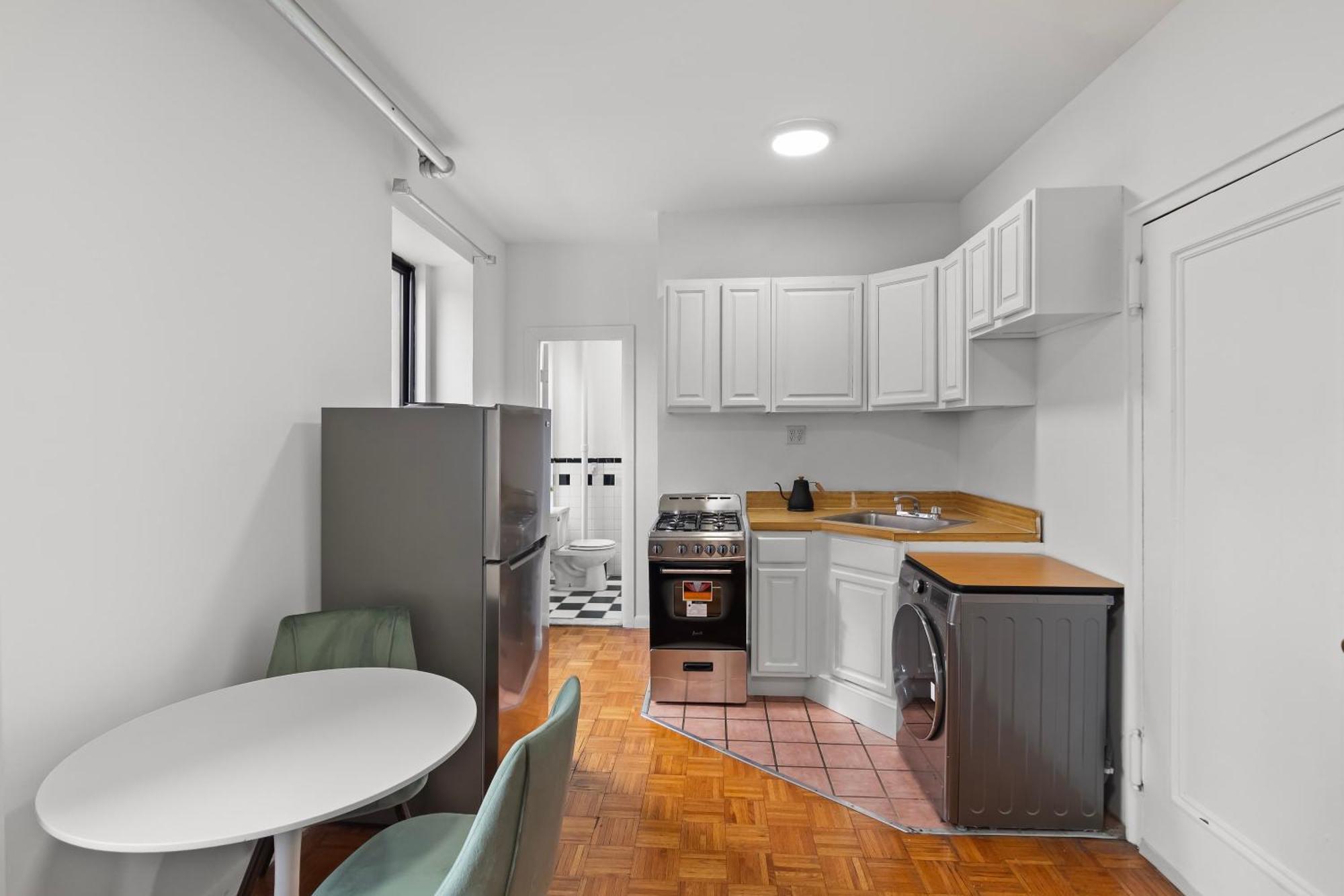 89-3fs Newly Furnished 2br 1bath Ues * New York