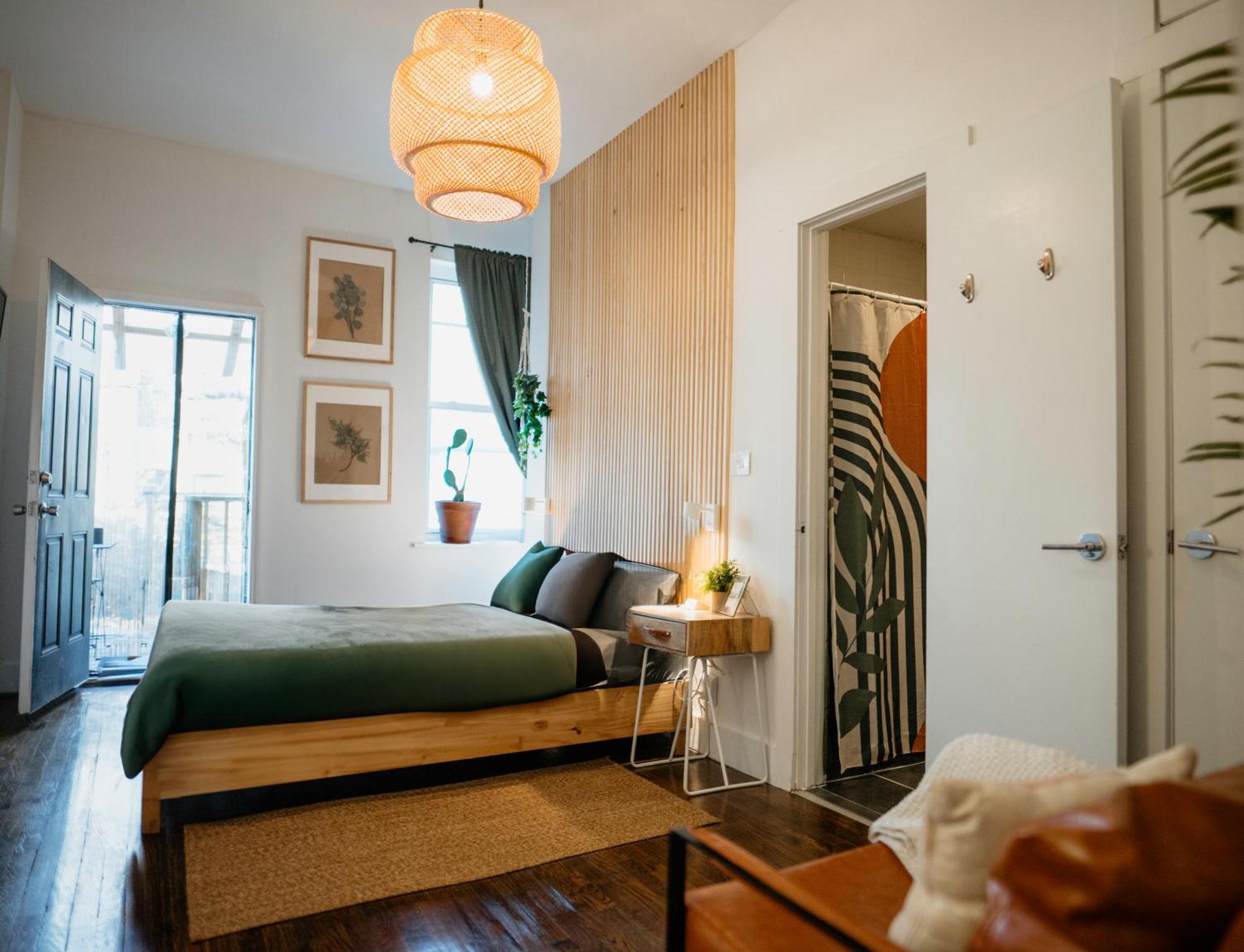Séjour chez l'habitant Private With Private Bathroom And Backyard *