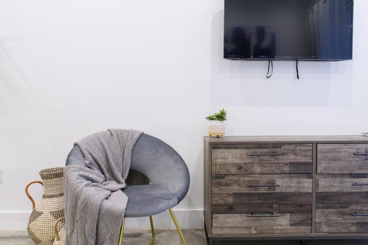 3-2 New Prime E Village Private Outdoor! *