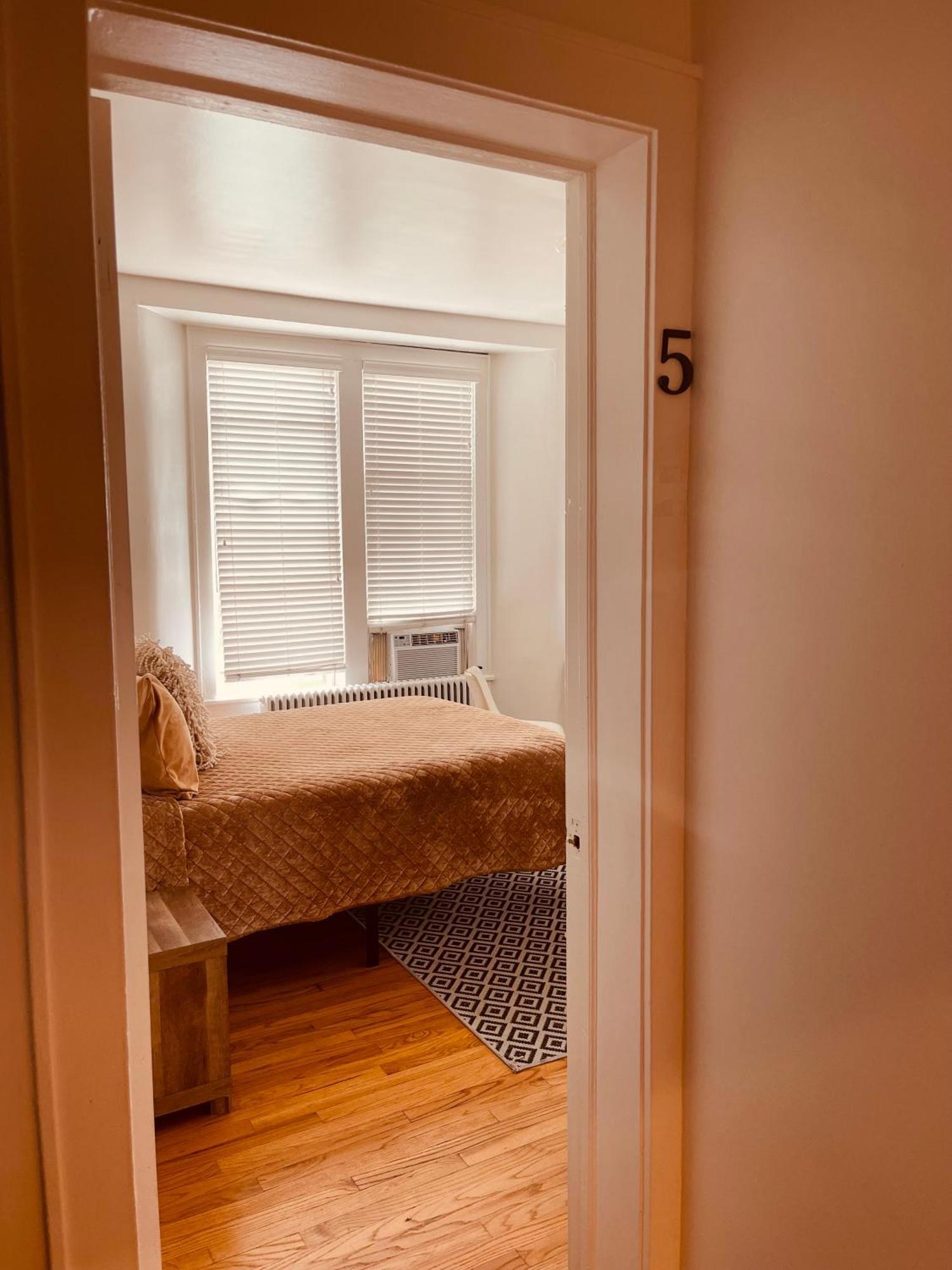 Private In Townhouse W 2 Baths Fq Beds 1-3ppl Appartement