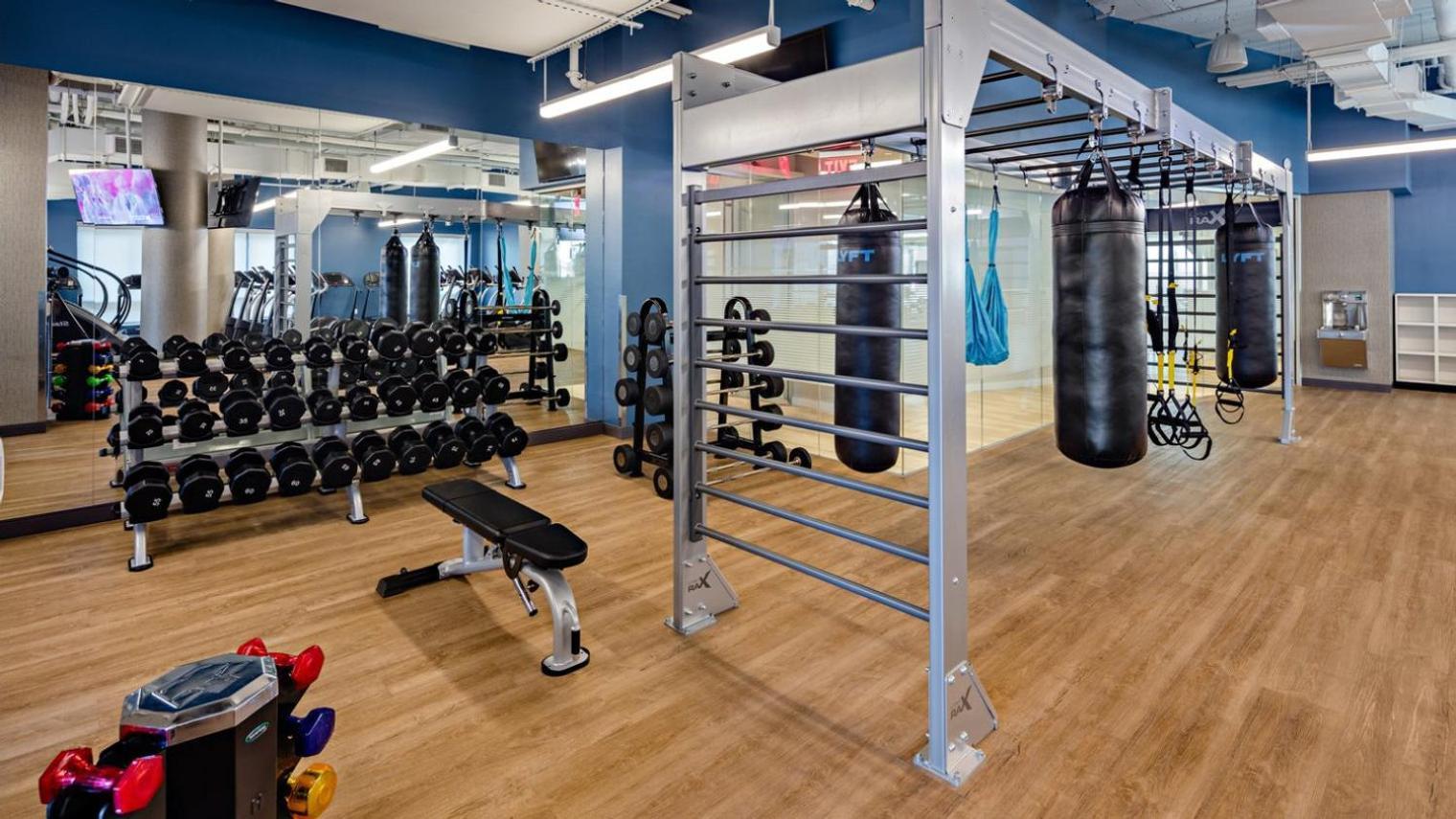 Lic 1br W Doorman Gym Pool Wd Nr East River Nyc-942 New York