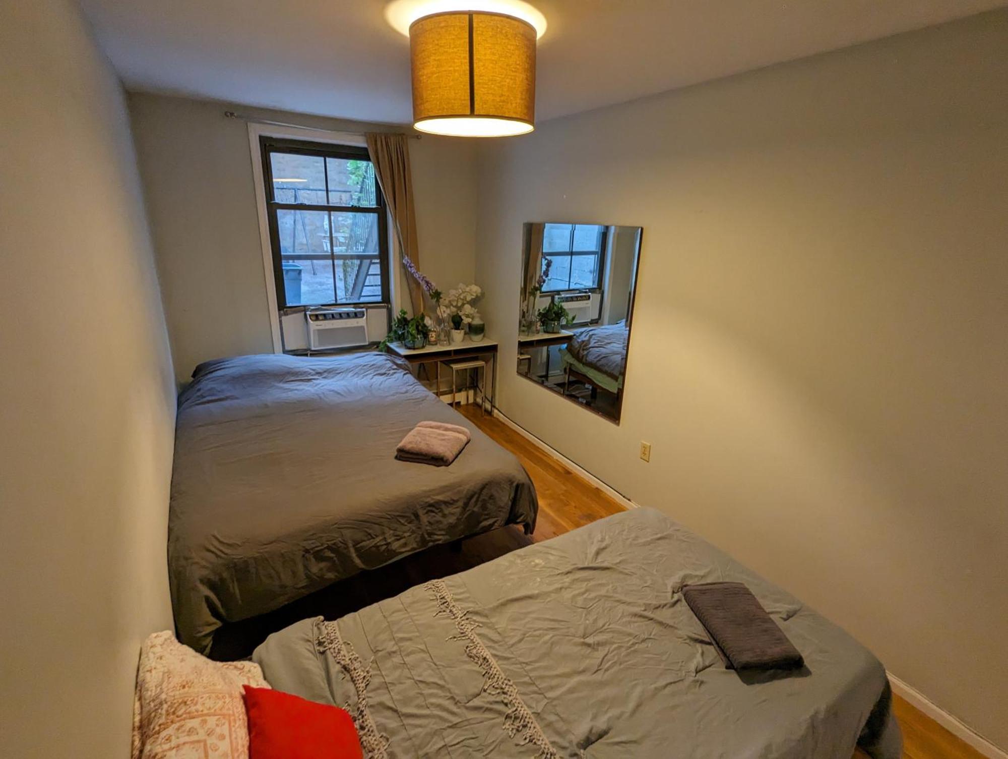 Private In 4 Bedroom Ground Near Subway * New York City