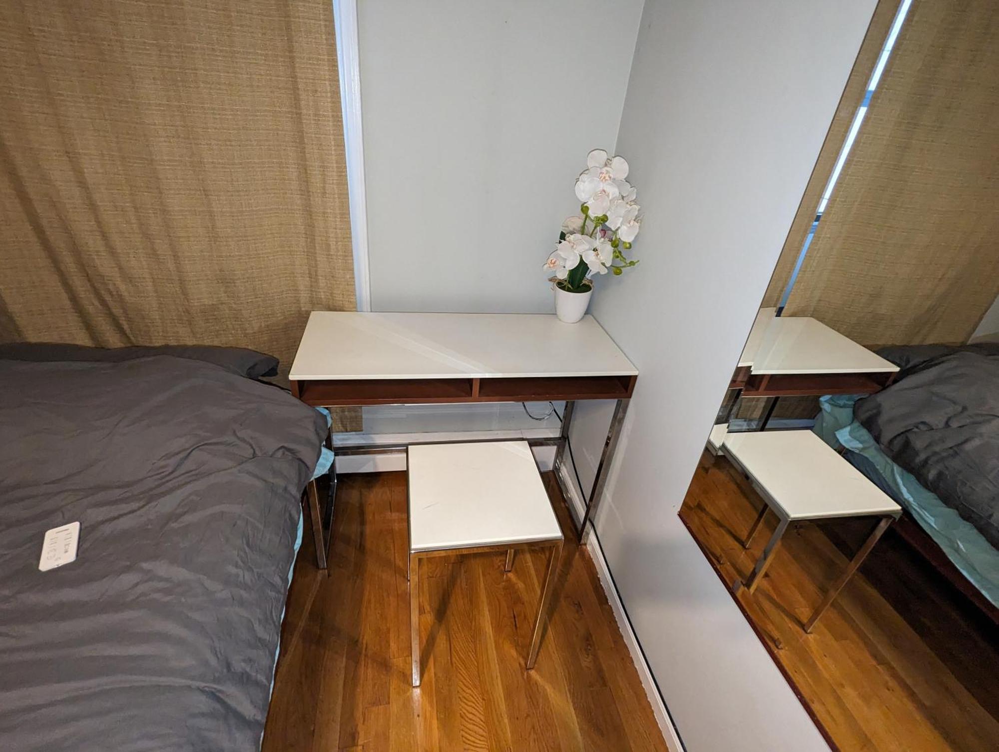 Private In 4 Bedroom Ground Near Subway * New York City