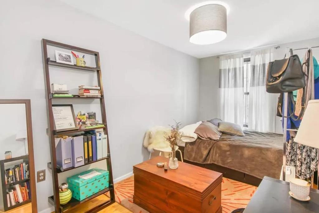 Private In 4 Bedroom Ground Near Subway Alloggio in famiglia *