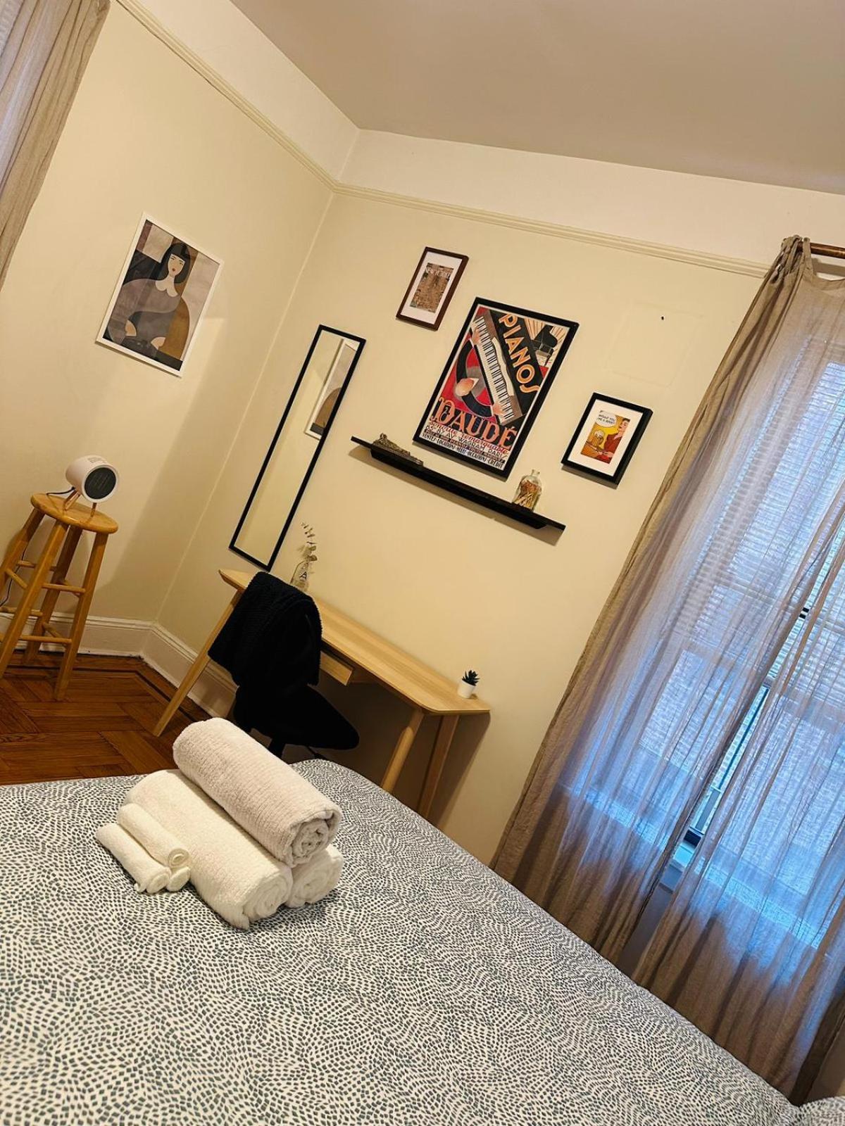 Sunnyside One Bedroom Apt Appartement *