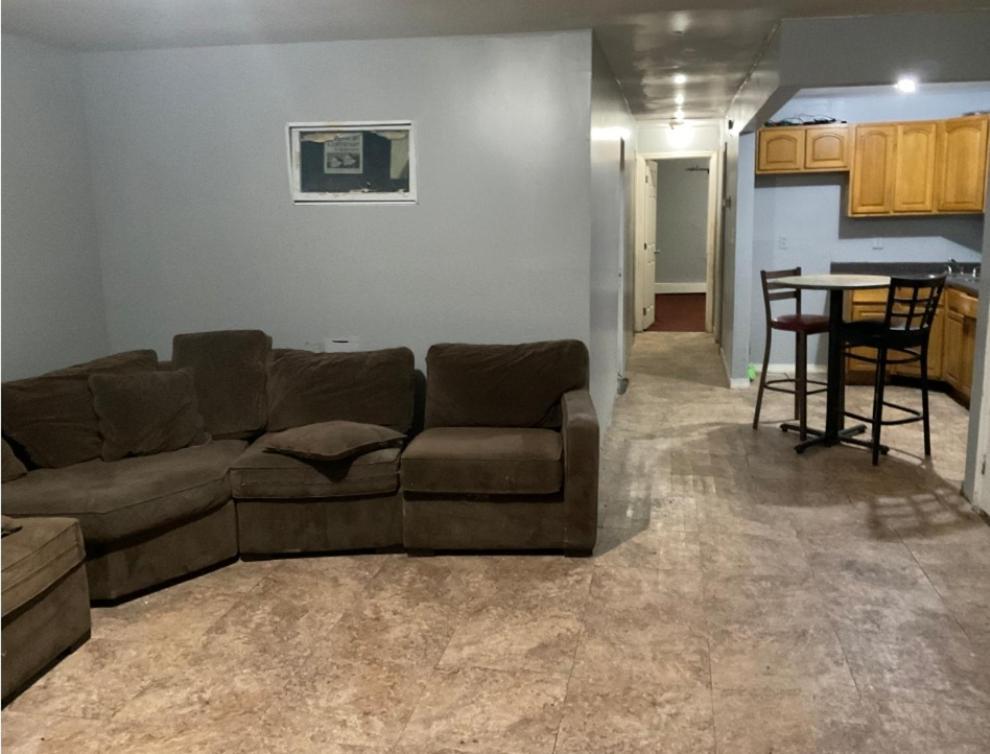 In A House With King Size Bed In A Landlord Hosted Three Bedroom Privatunterkunft New York