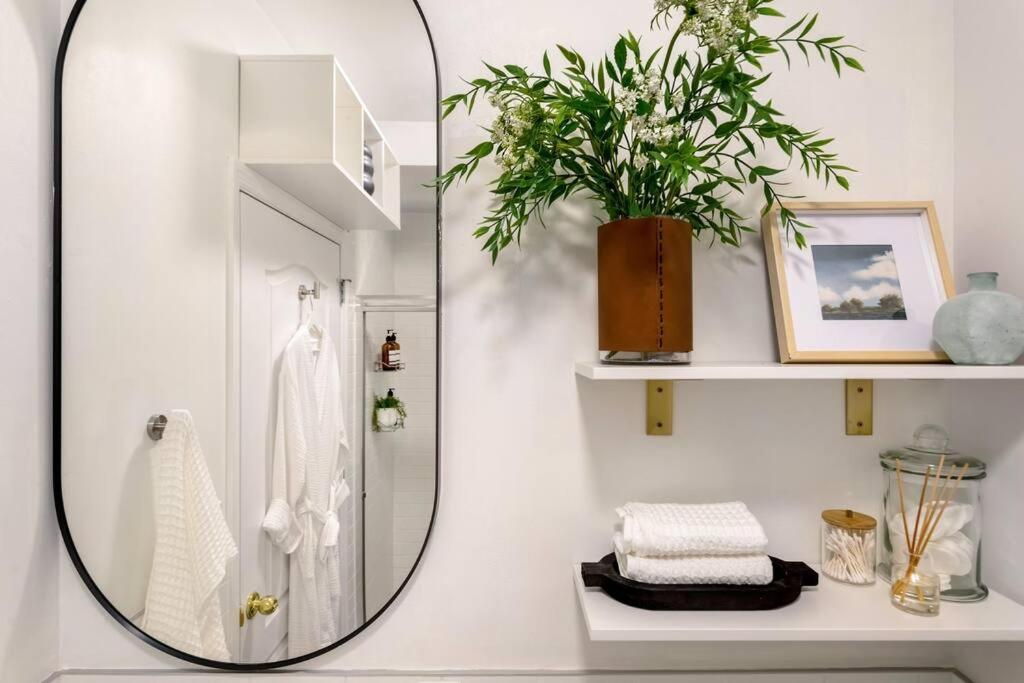 Bright Designer In Historic Harlem Appartamento New York