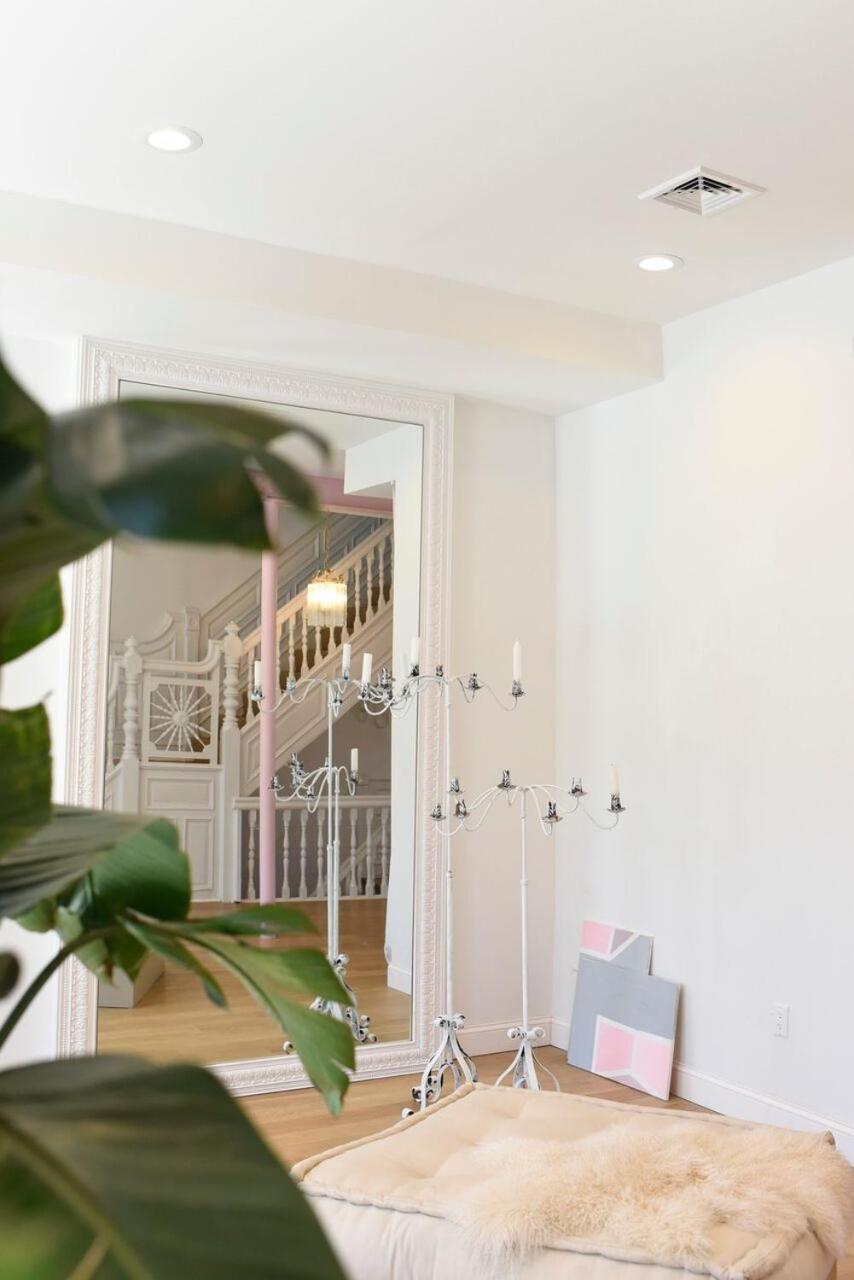 Art Filled Brooklyn Brownstone - 3 Bedroom 2.5 Bath, Deck, Tv Room, Library * New York