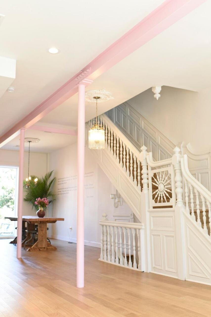 Art Filled Brooklyn Brownstone - 3 Bedroom 2.5 Bath, Deck, Tv Room, Library *