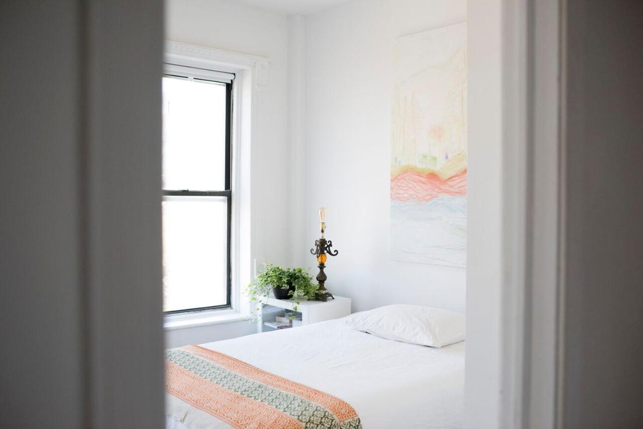 Art Filled Brooklyn Brownstone - 3 Bedroom 2.5 Bath, Deck, Tv Room, Library