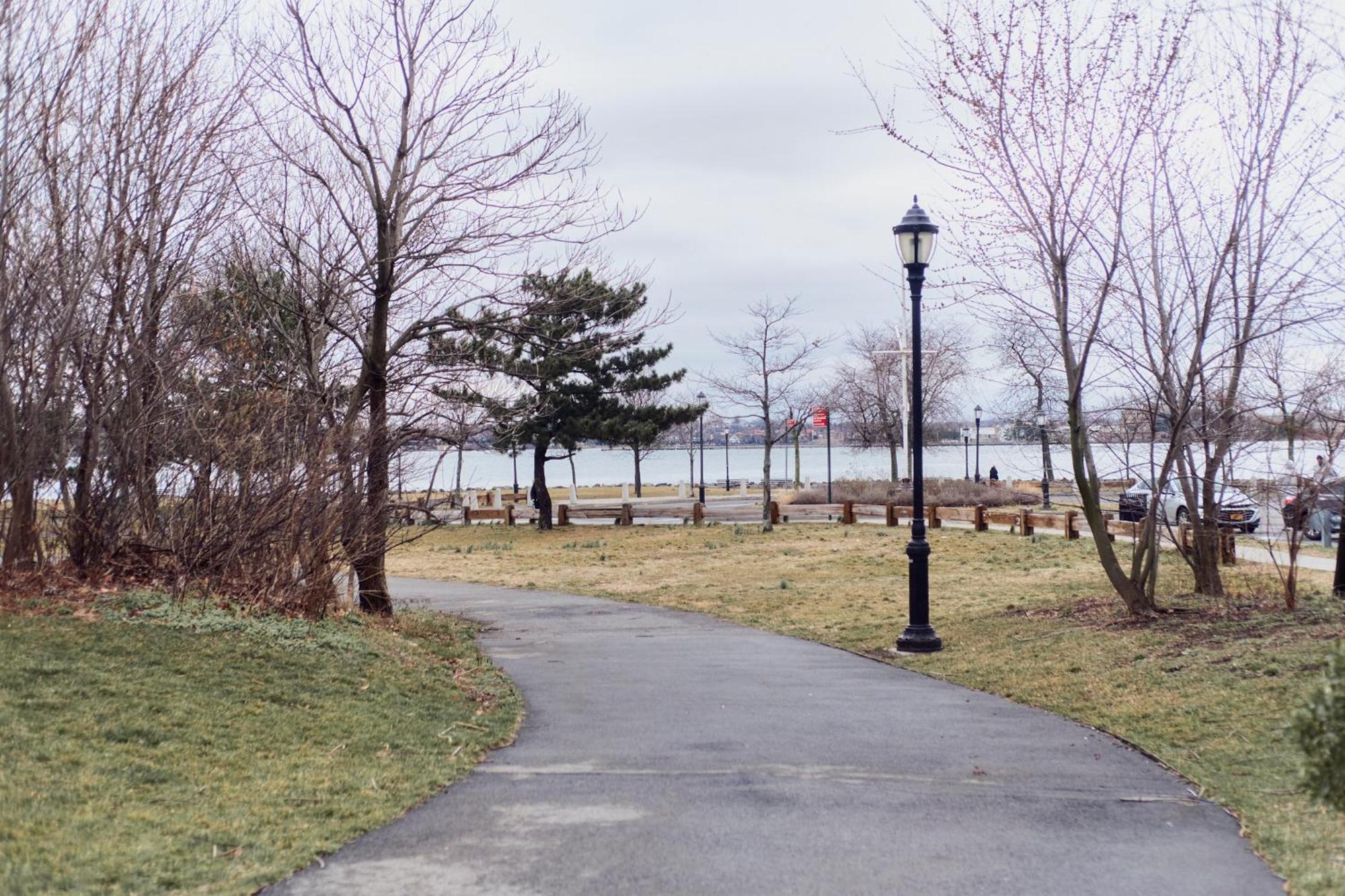 Waterfront Gem Duplex 3 Bedroom 2floor In Whitestone Bronx Free Parking New York City