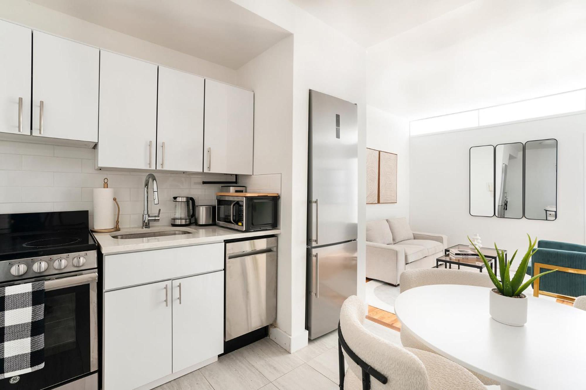 444-2e Modern 2br Hell's Kitchen * New York