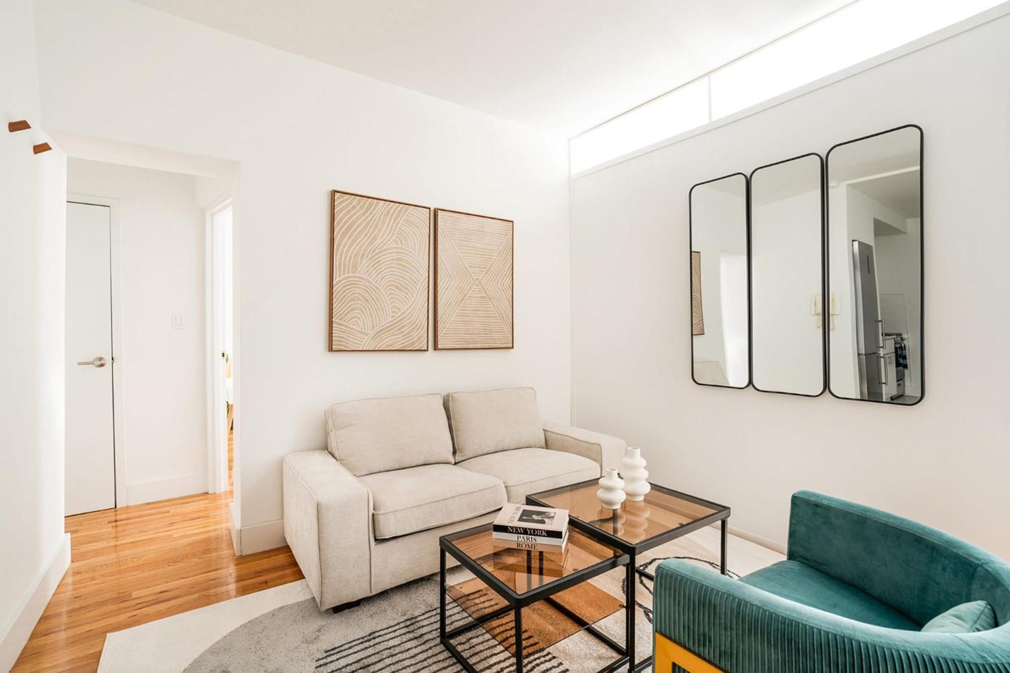 444-2e Modern 2br Hell's Kitchen Appartement