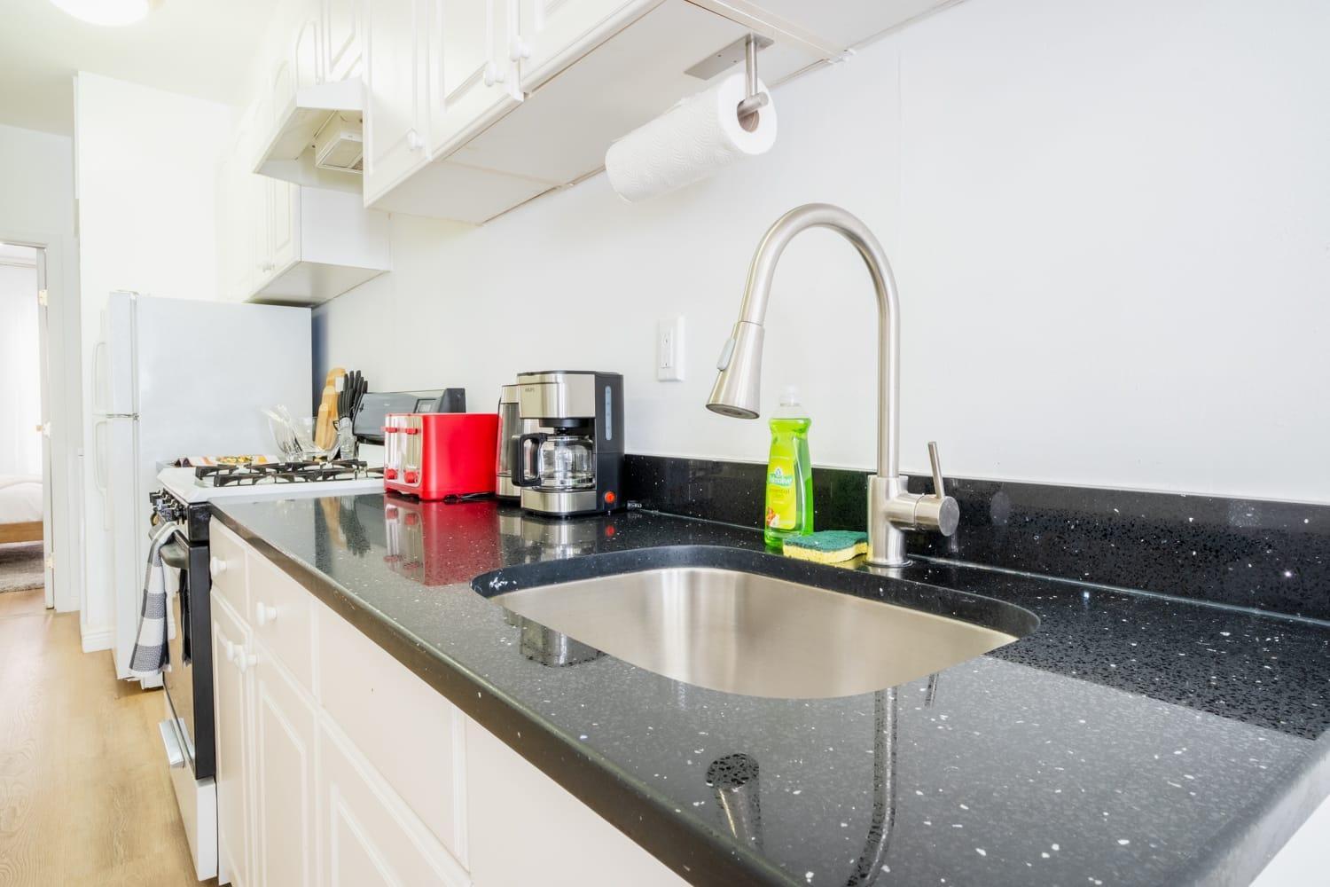 1435-4 I 3 Bedrooms 2bath W D Prime Upper East Apartamento