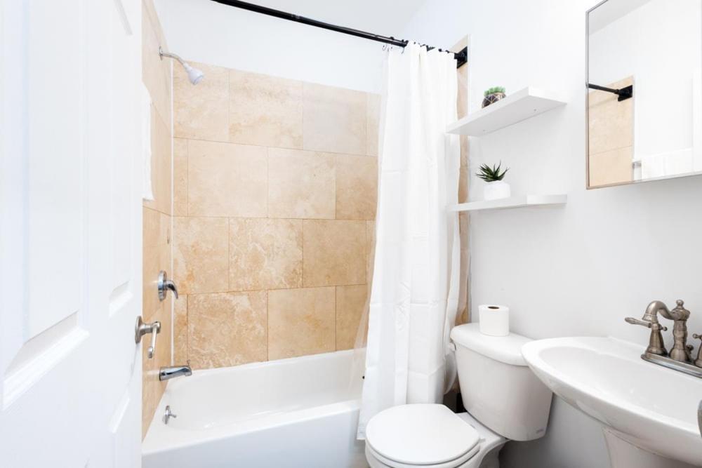 1435-2 3 Bedrooms 2bath W D Ues * New York