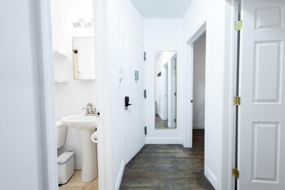 Apartment 1435-2 3 Bedrooms 2bath W D Ues *