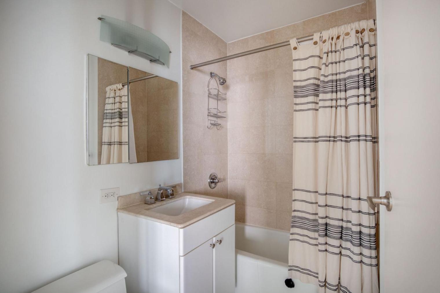 Midtown 1br W Water Views Indoor Pool Nyc-36 *