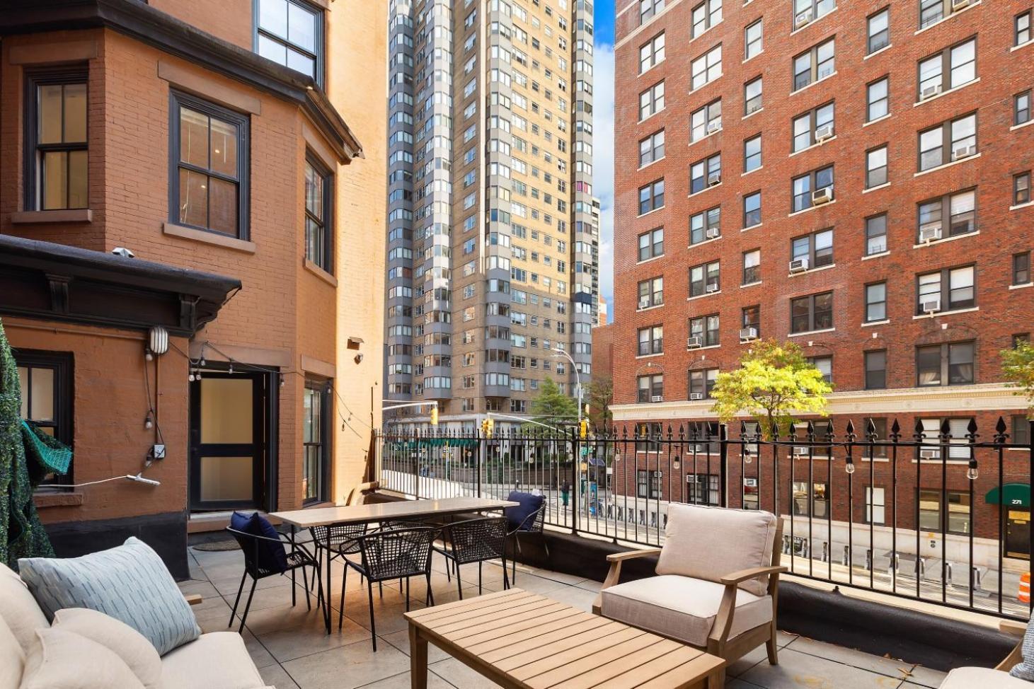 Luxurious 5 Bedroom Townhouse Villa New York