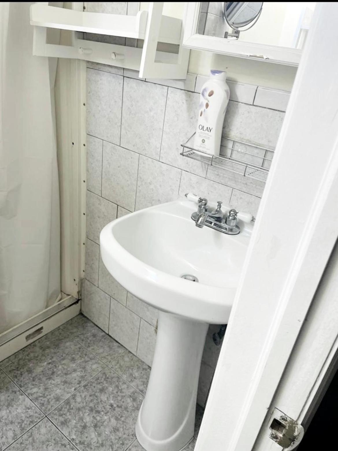 Large 3-bedrooms/2-bath Apt, One Block To Train * New York