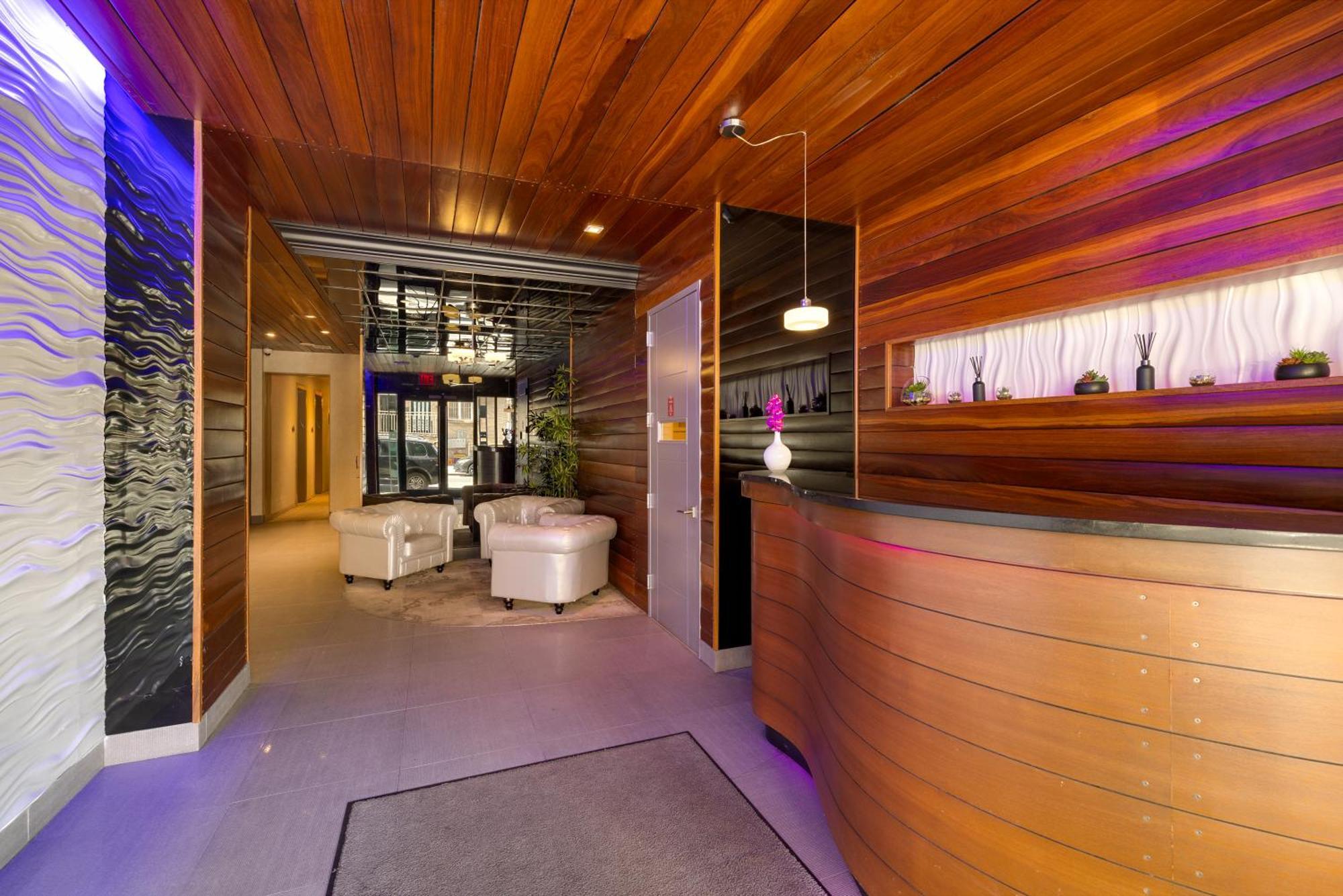 Condor Hotel Brooklyn 4*