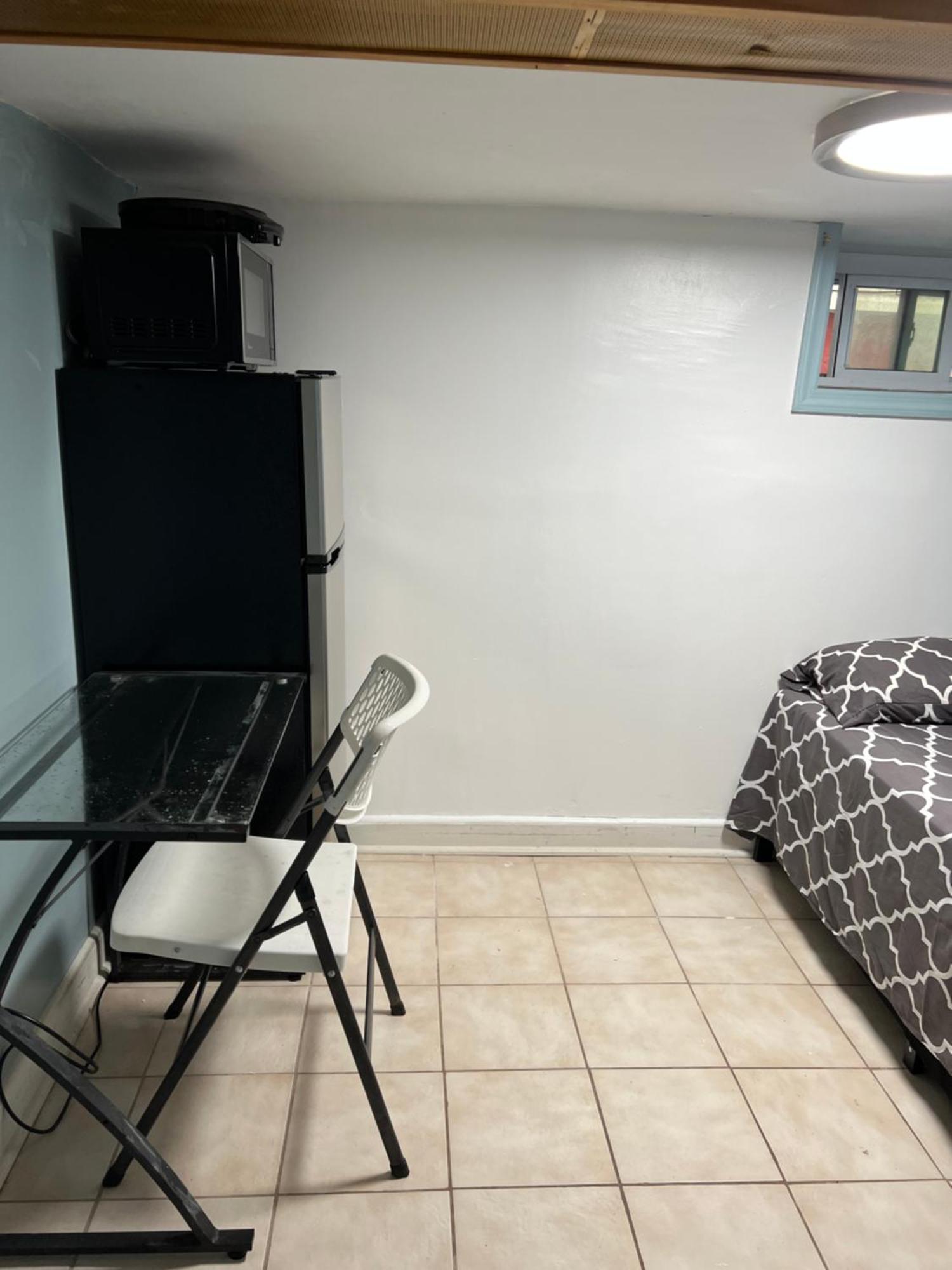 No Apt H 1 Basement Adrress Is Francis Lewis Blvd Queens Village Appartement