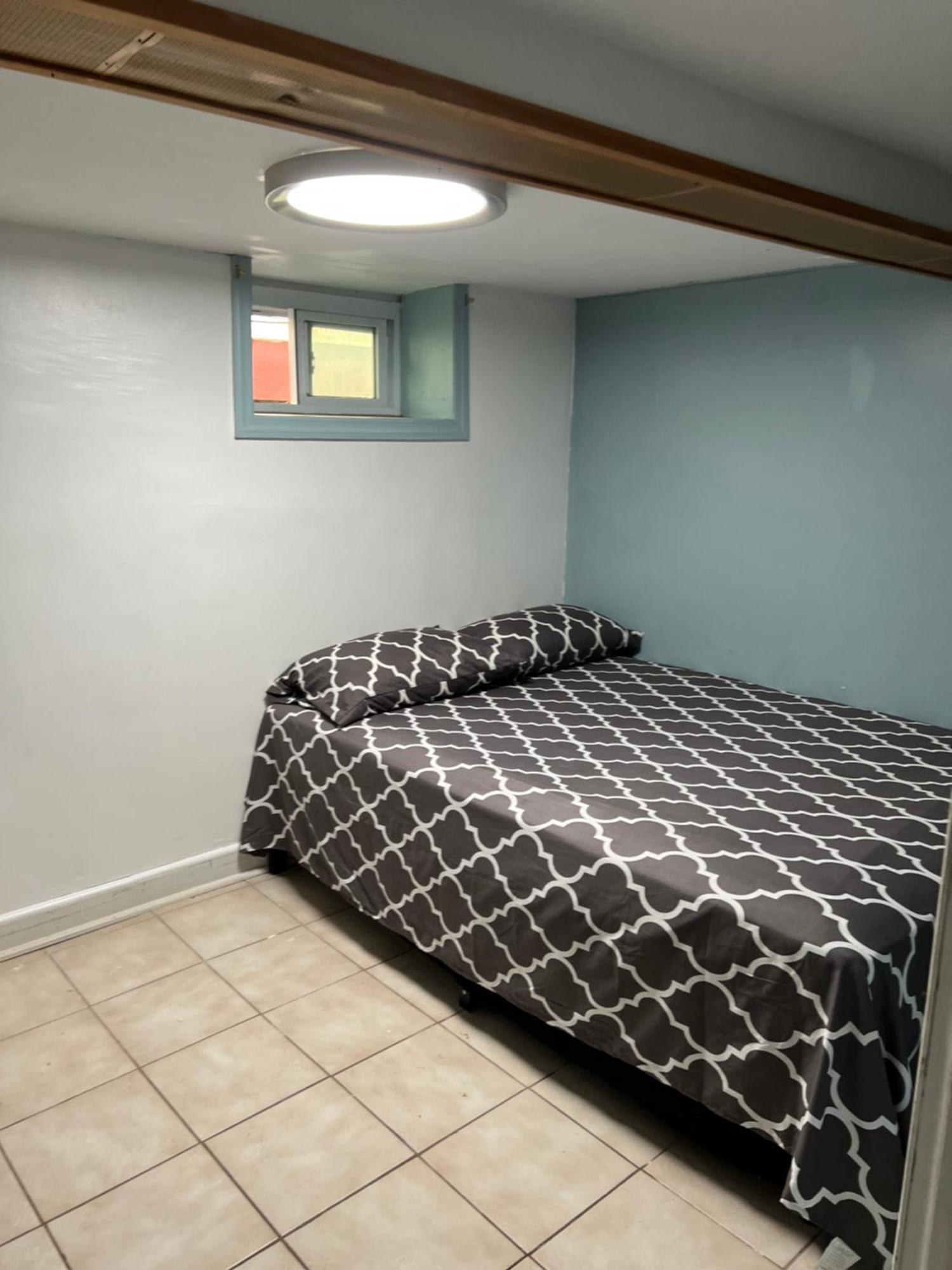 No Apt H 1 Basement Adrress Is Francis Lewis Blvd Queens Village Appartement New York