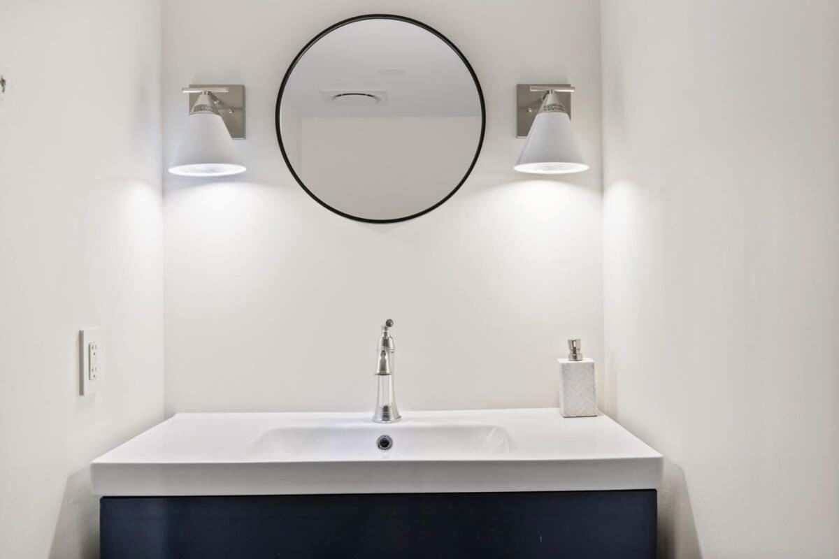 Vakantiehuis Riverside By Rove Travel 7br Modern Townhouse *