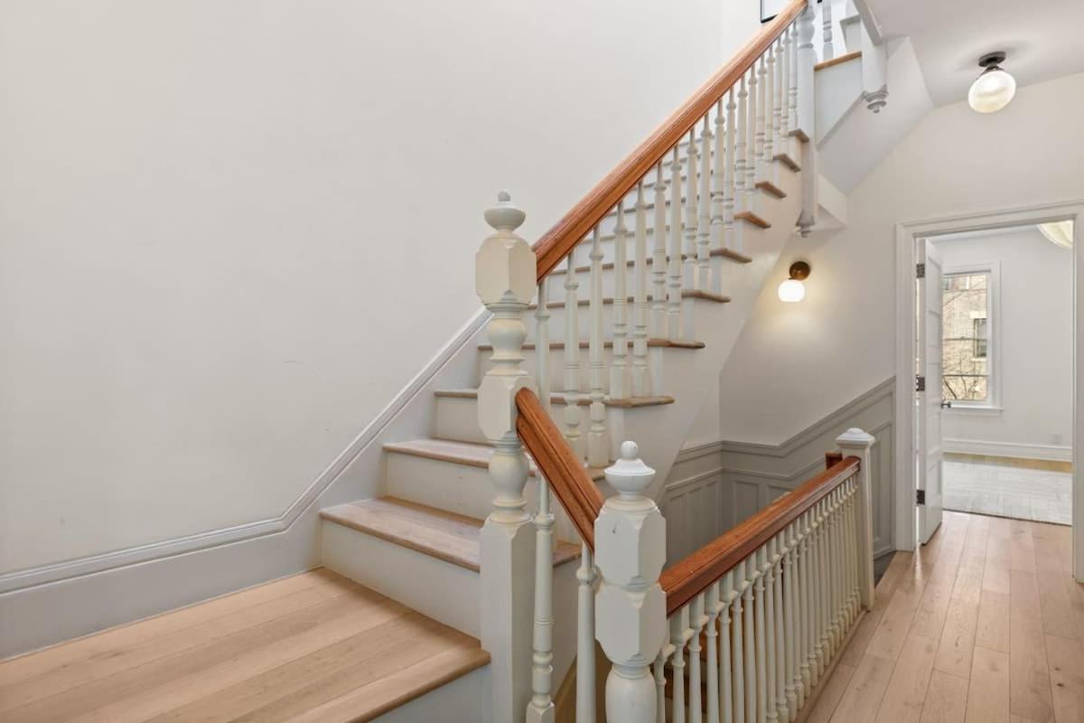 Vakantiehuis Riverside By Rove Travel 7br Modern Townhouse New York