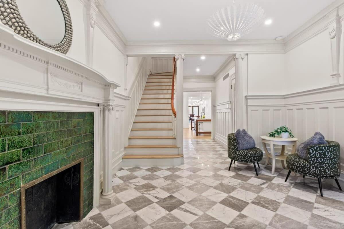 Vakantiehuis Riverside By Rove Travel 7br Modern Townhouse New York