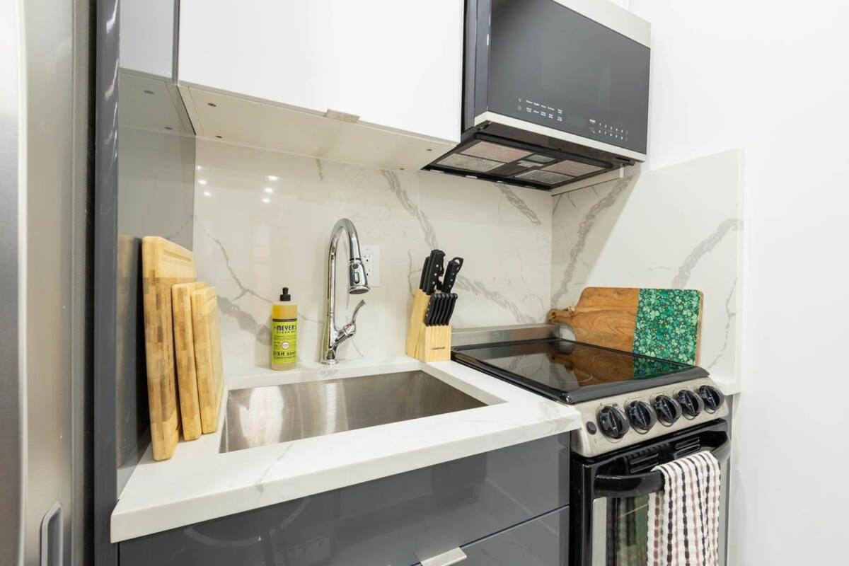 1597-1 Large W D In The Unit Prime Ues