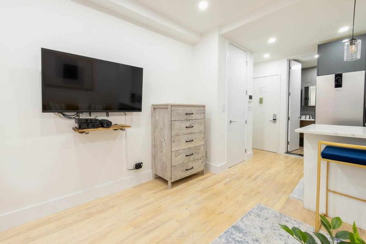 1597-1 Large W D In The Unit Prime Ues *