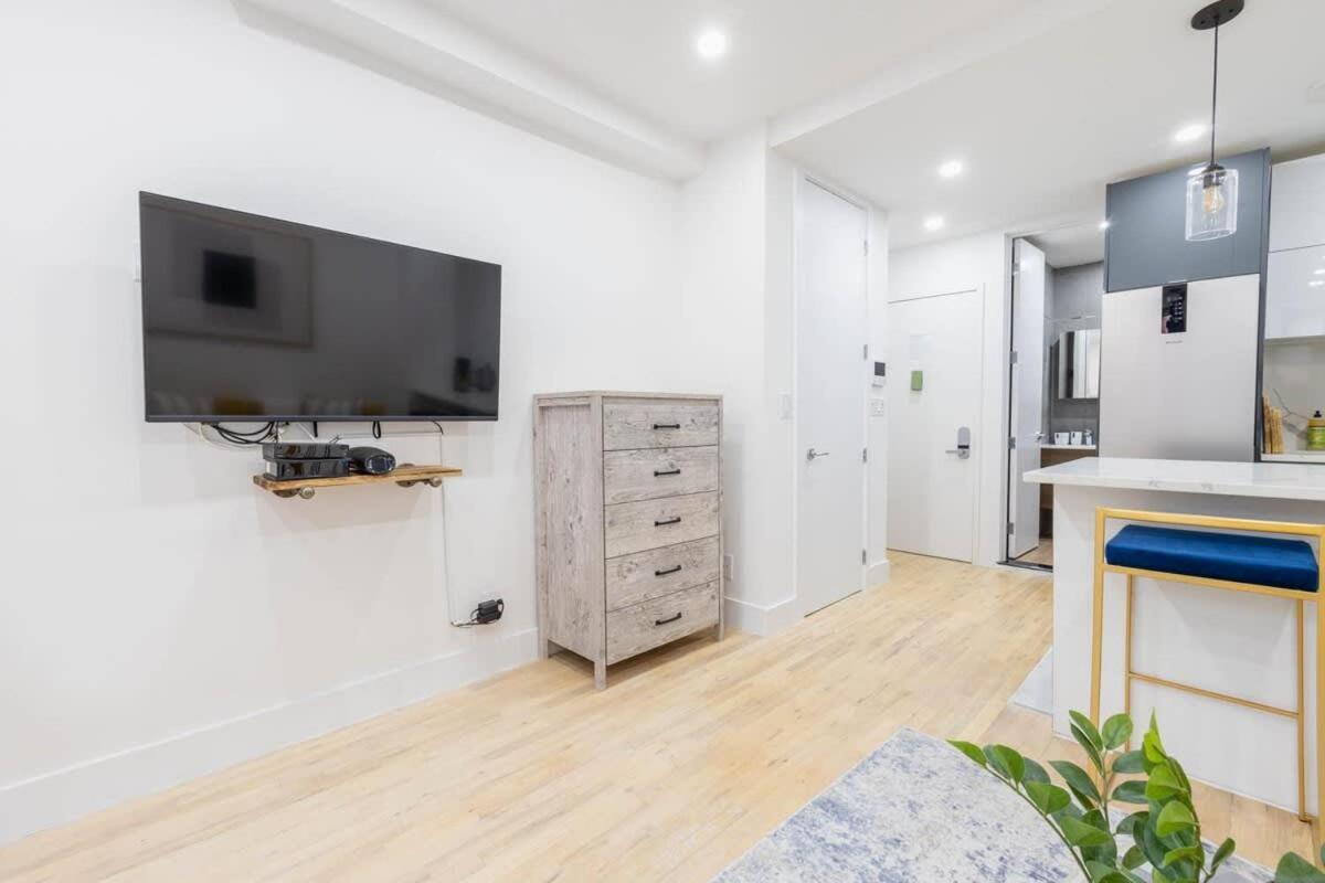 1597-1 Large W D In The Unit Prime Ues Appartement