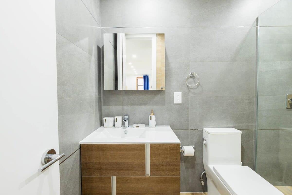 1597-1 Large W D In The Unit Prime Ues
