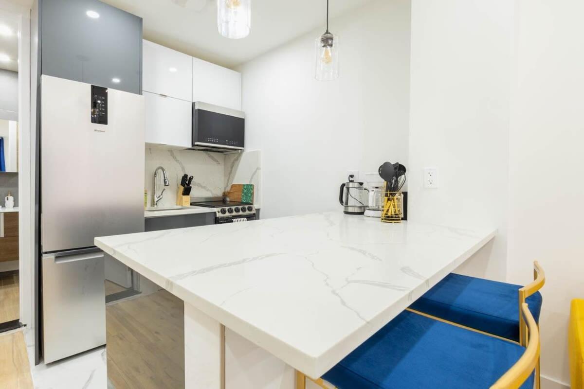 1597-1 Large W D In The Unit Prime Ues * New York