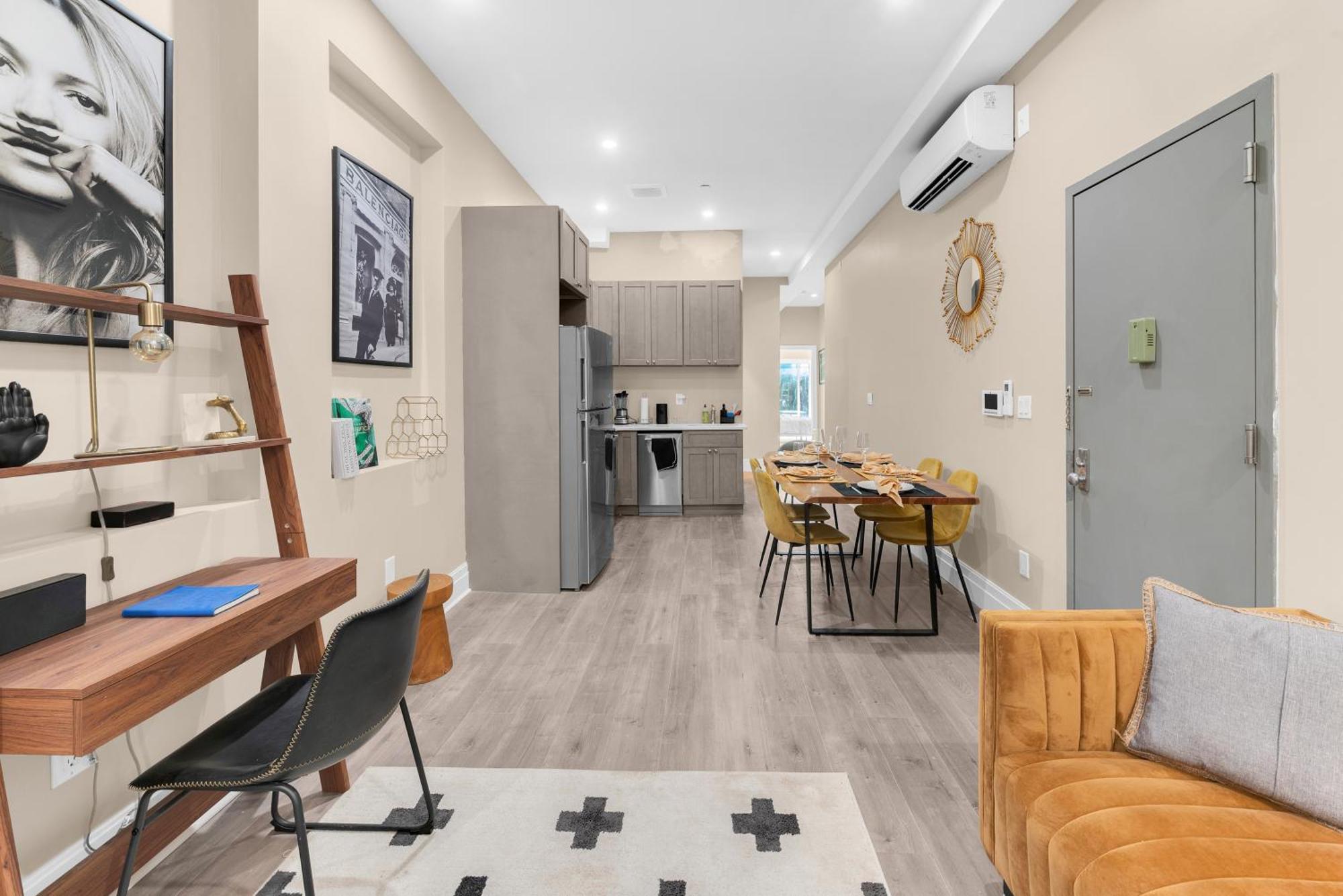Charming 2br Bkyrd Near Williamsburg Appartement *