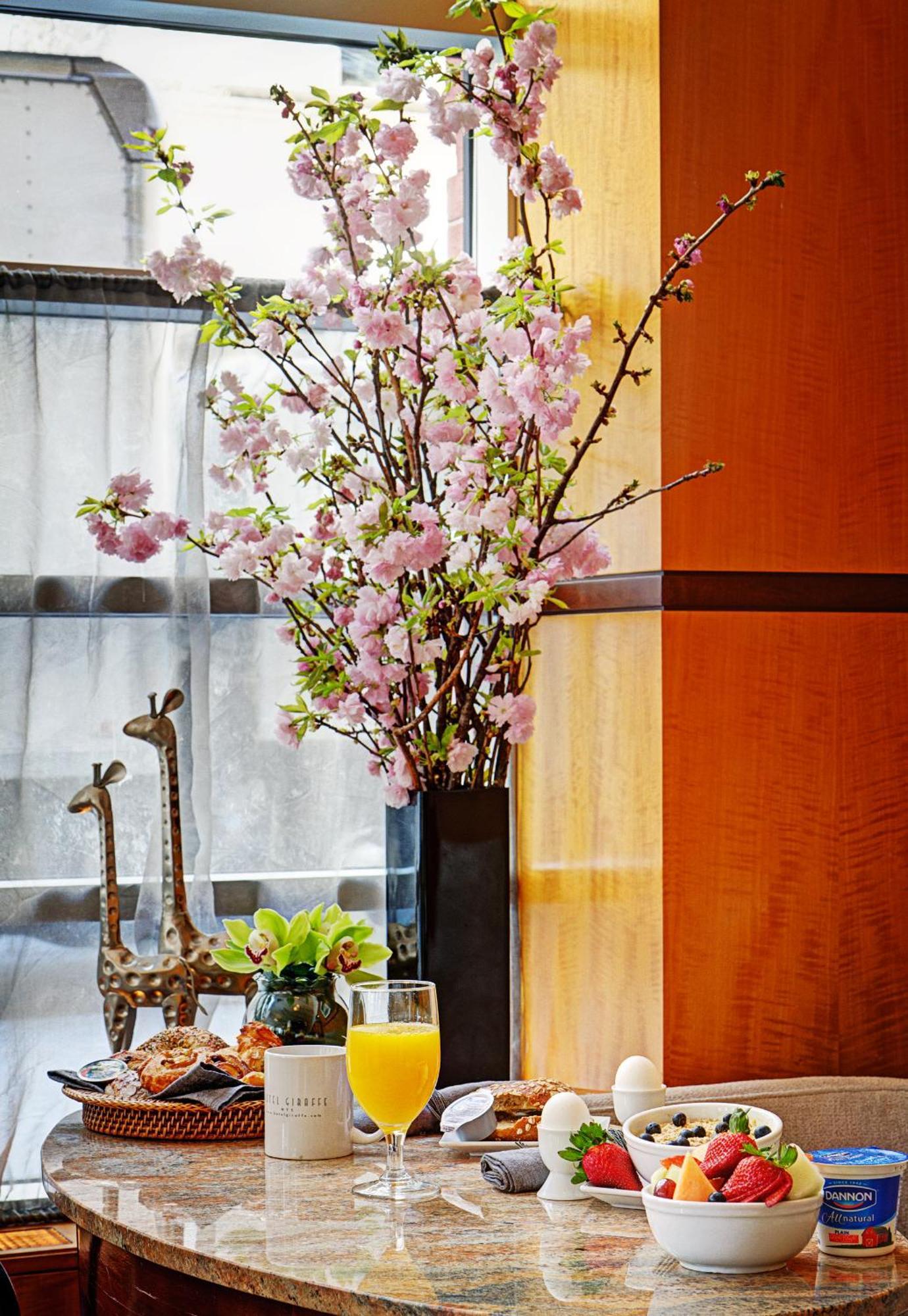 Hotel Giraffe By Library Collection 4*