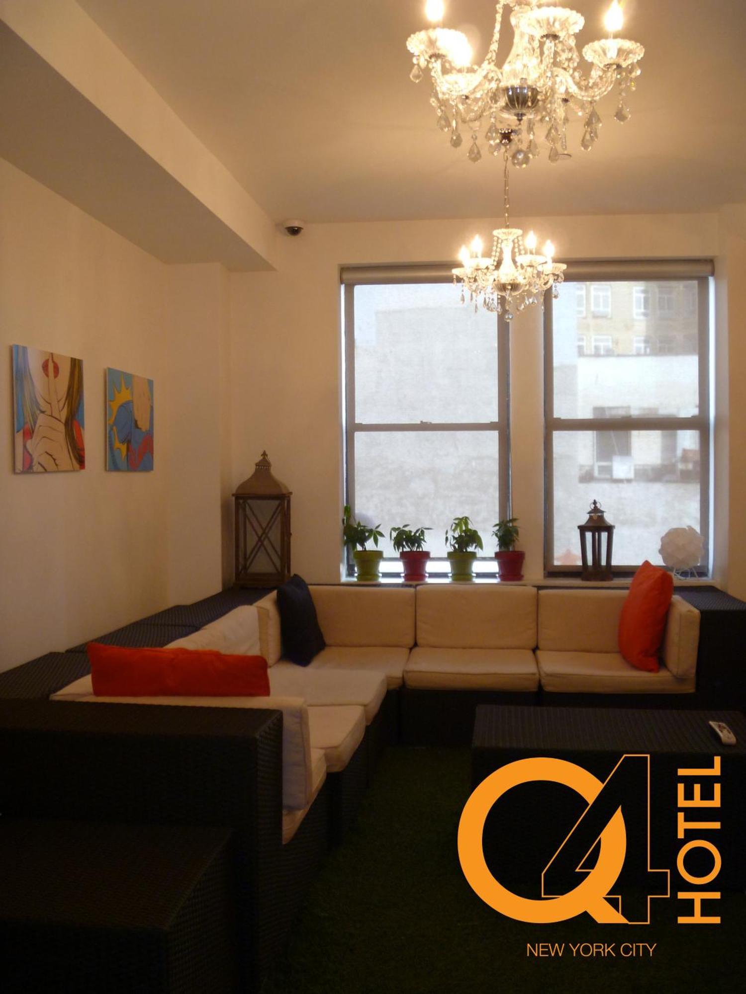 Hostel Q4 And New York City