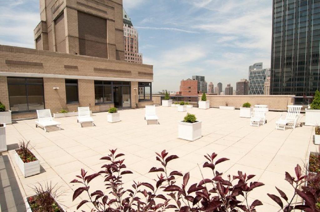 Global Luxury Suites At Ritz Plaza New York