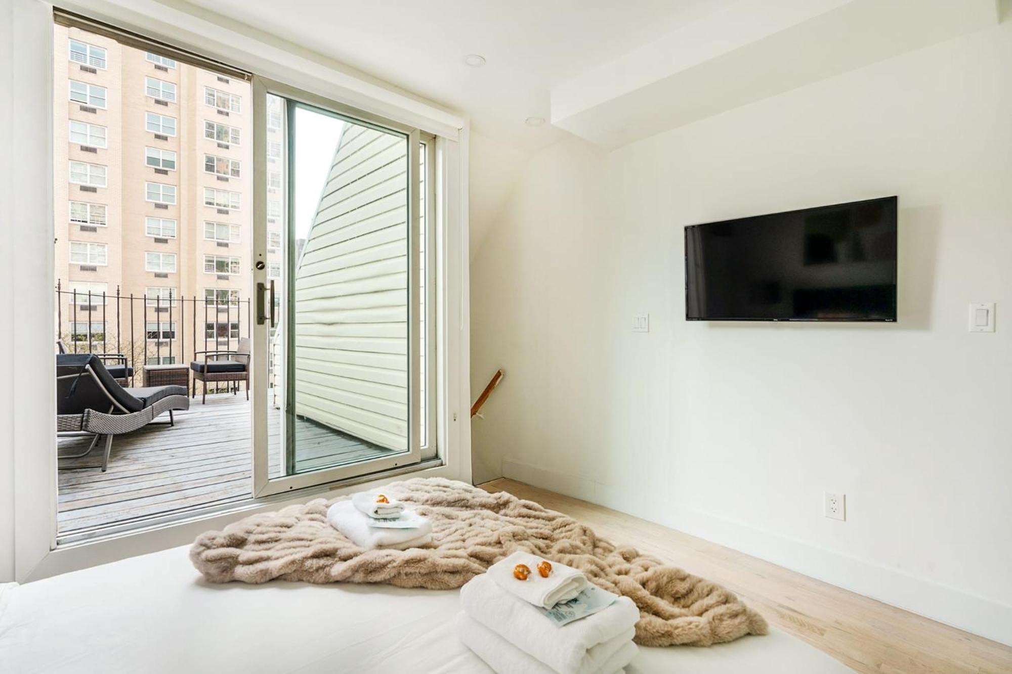 Appartement 1597-phn Ph Duplex -private Outdoor Deck W D *
