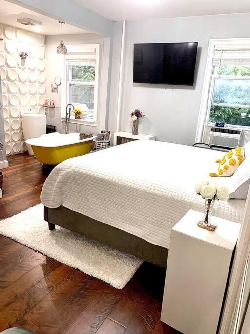 Appartement 3 Bedroom Duplex W Large Backyard New York