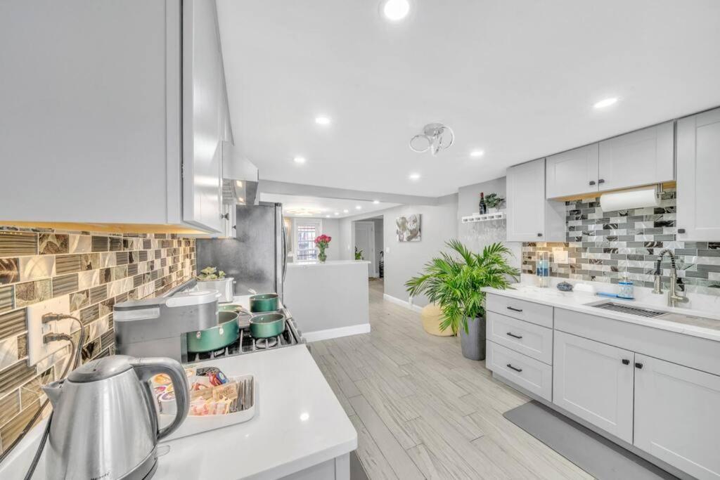 Lejlighed 3 Bedroom Duplex W Large Backyard *