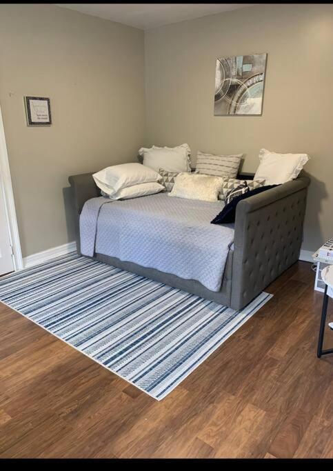 Lejlighed 3 Bedroom Duplex W Large Backyard *
