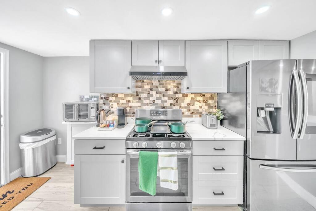 Lejlighed 3 Bedroom Duplex W Large Backyard *