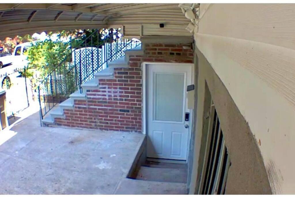 Appartement 3 Bedroom Duplex W Large Backyard *