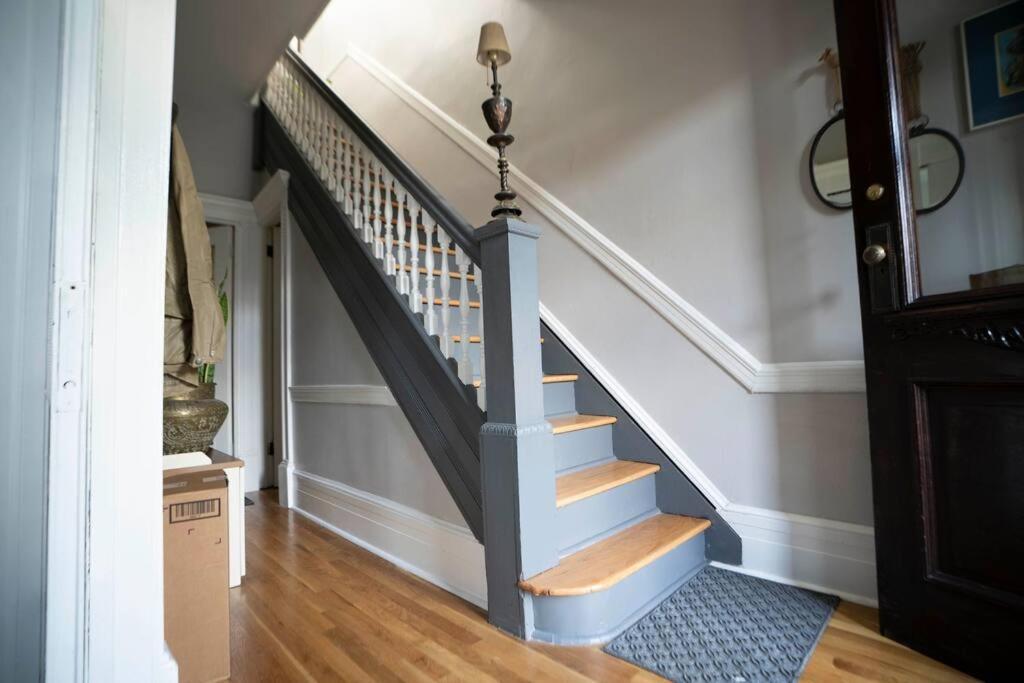 A Charming 4 Bd Garden Oasis Brick Townhouse Appartement New York