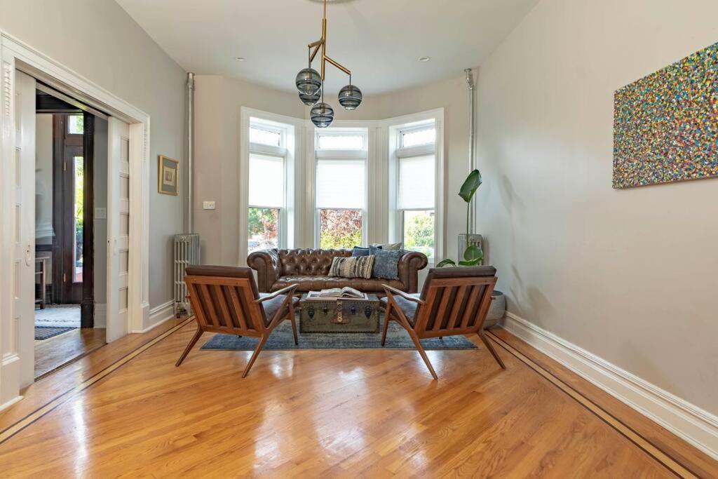 Appartement A Charming 4 Bd Garden Oasis Brick Townhouse *