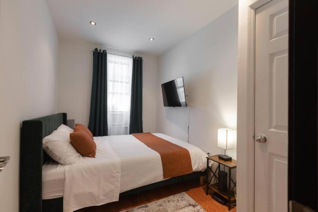 Magnificent 5 Bedroom Apt In Nyc! *