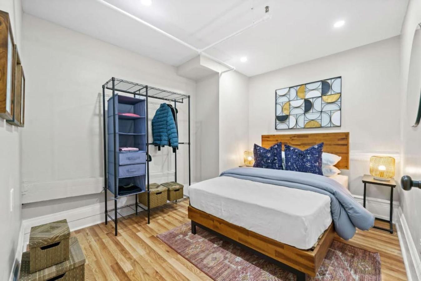 Newly Renovated 2br W Rare Private Backyard And Bbq Hébergement de vacances *