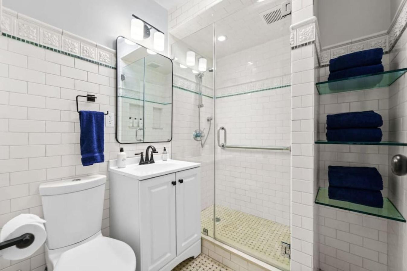 Newly Renovated 2br W Rare Private Backyard And Bbq * Nova York